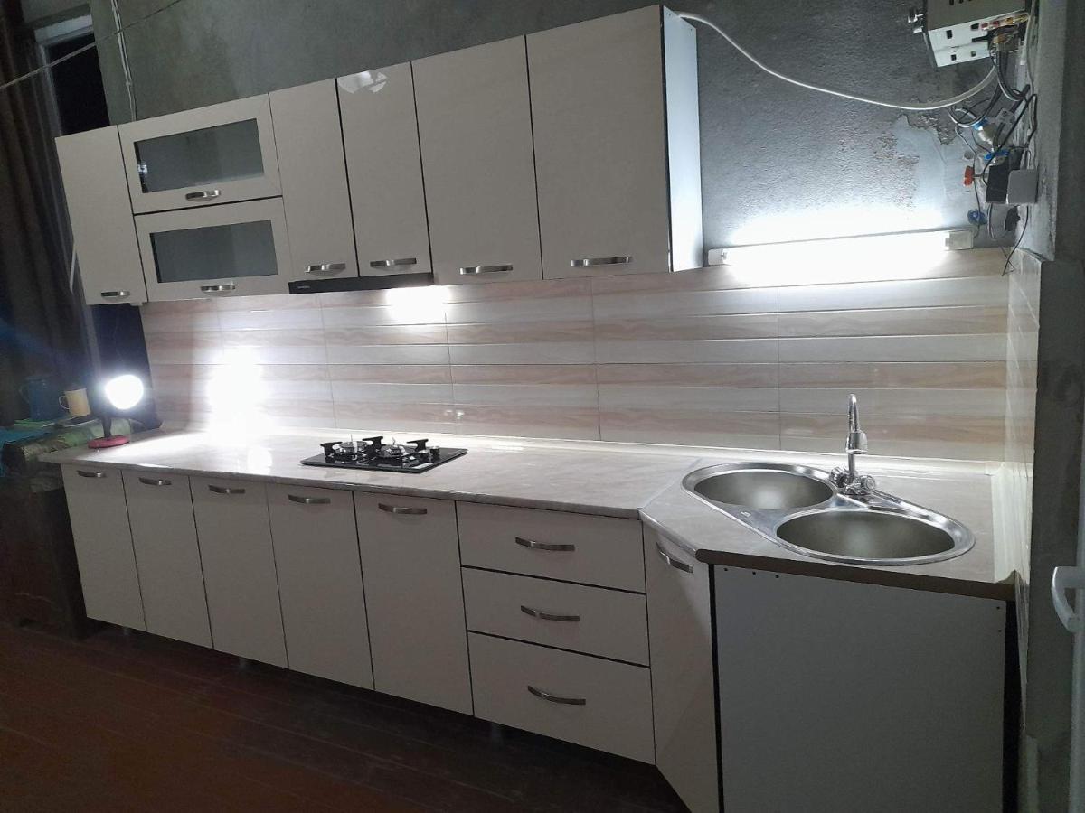 Levani'S Guesthouse Zugdidi ภายนอก รูปภาพ