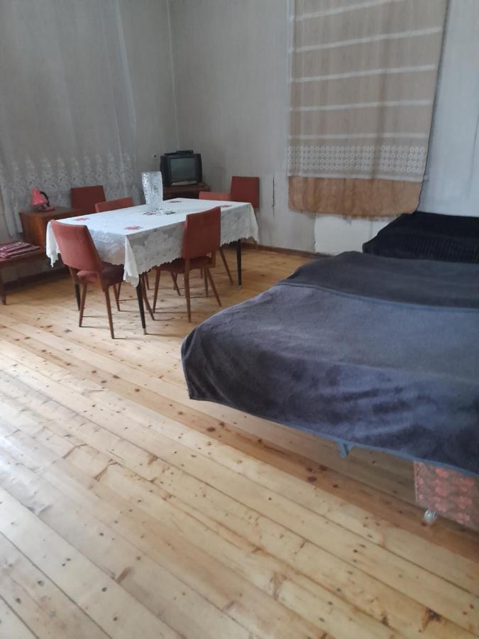 Levani'S Guesthouse Zugdidi ภายนอก รูปภาพ